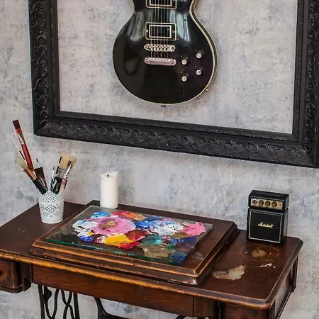 شقة Authentic Art