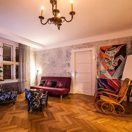 Authentic Art Apartment *